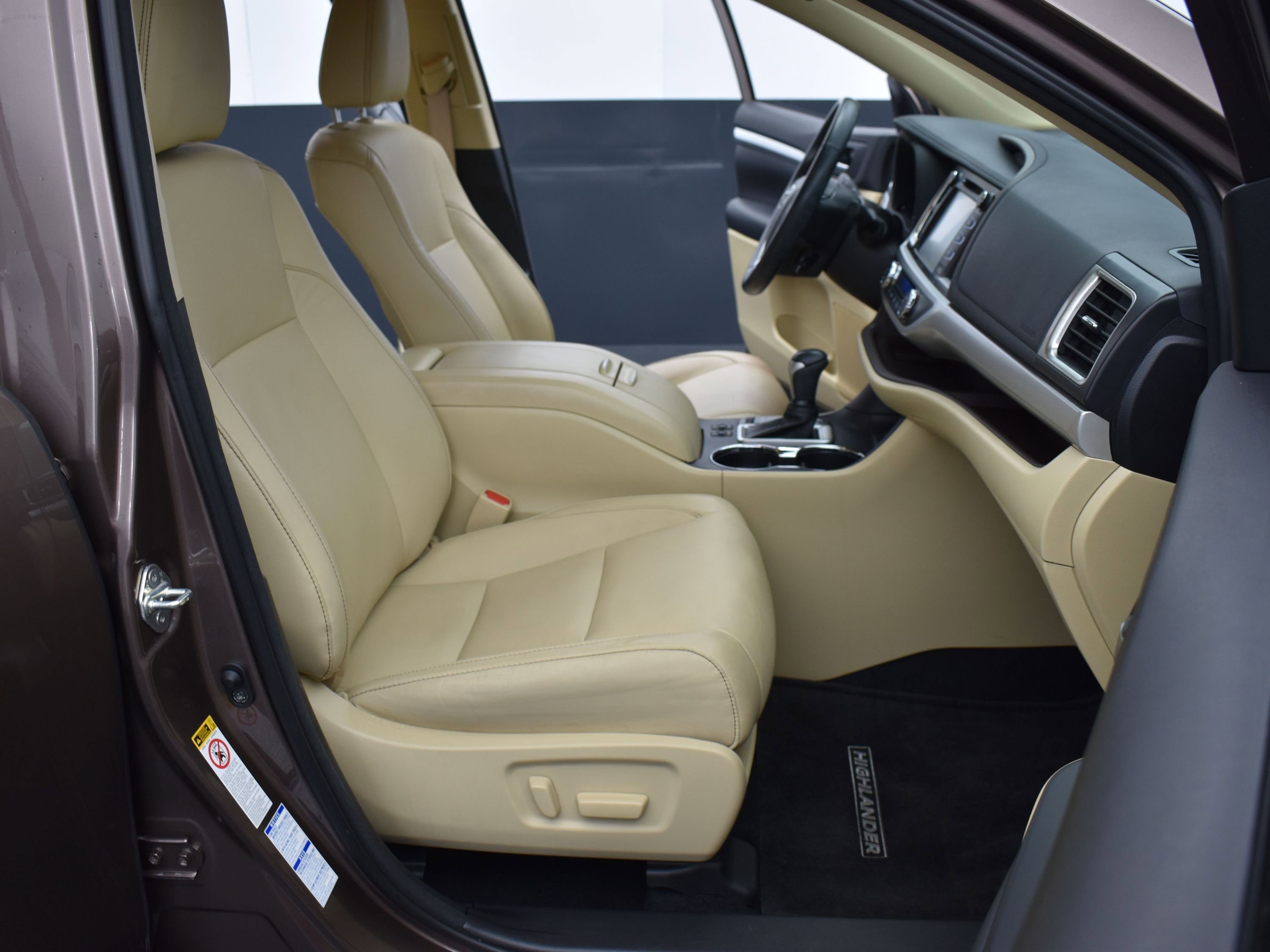 Used 2018 Toyota Highlander XLE image 25