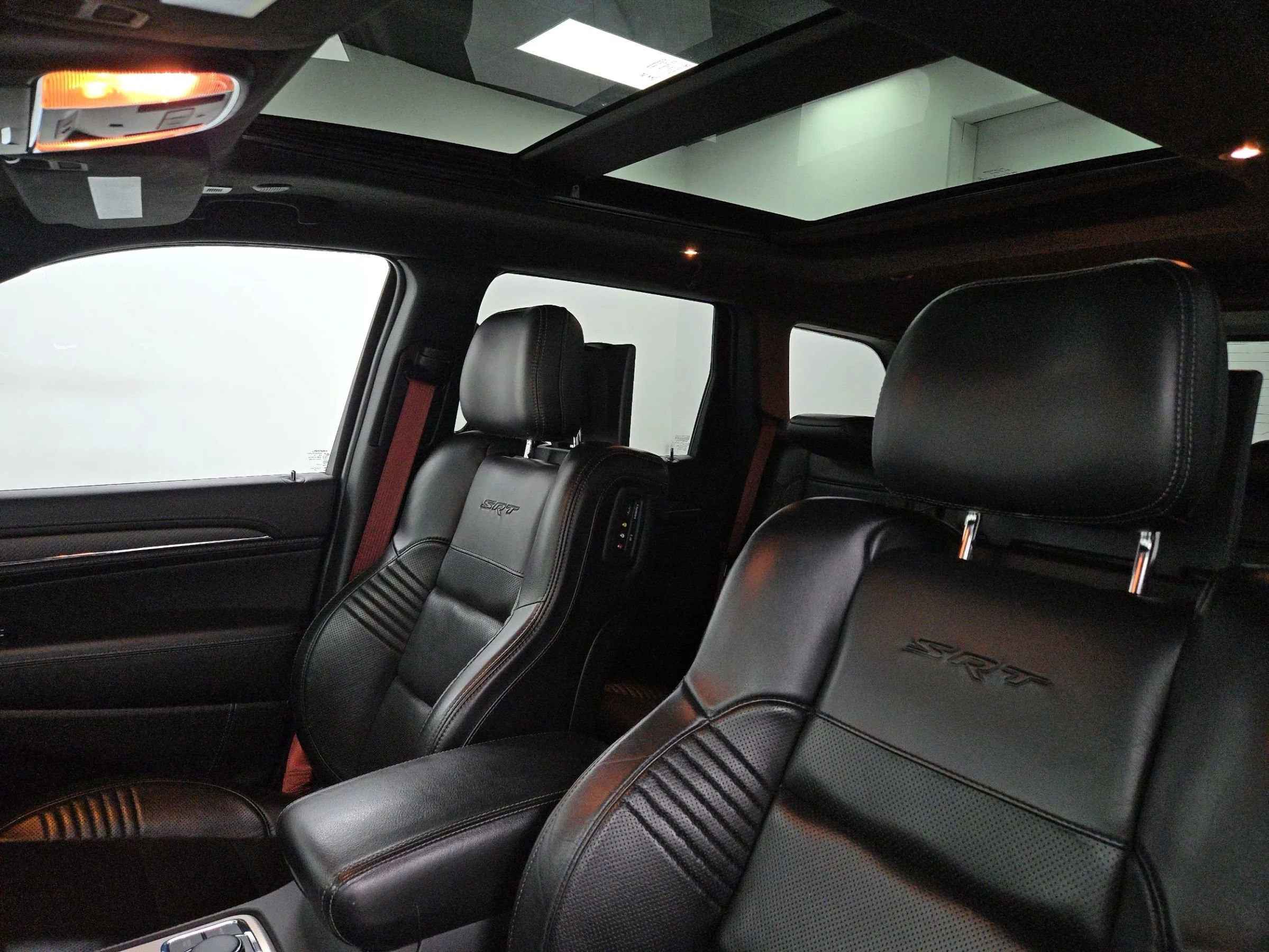 Used 2018 Jeep Grand Cherokee SRT image 22