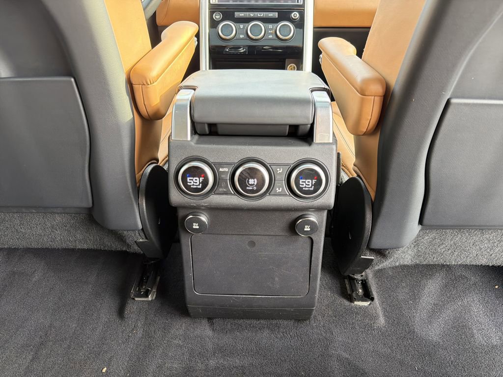 Used 2018 Land Rover Discovery HSE Luxury AWD/4WD image 17