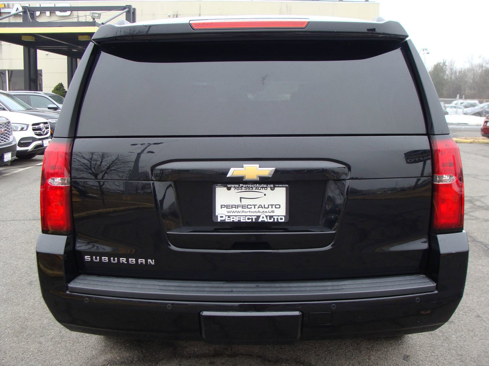 Used 2016 Chevrolet Suburban LT image 5