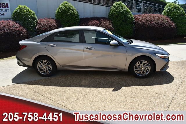 Used 2024 Hyundai Elantra SEL FWD image 11