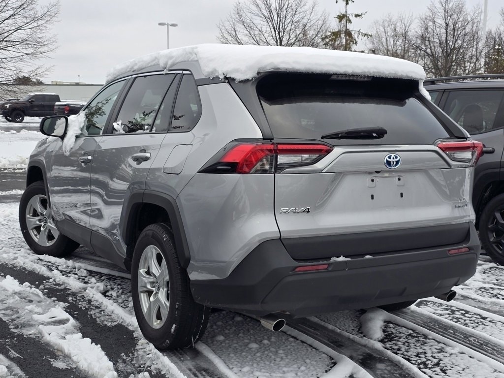 Used 2020 Toyota RAV4 LE image 5