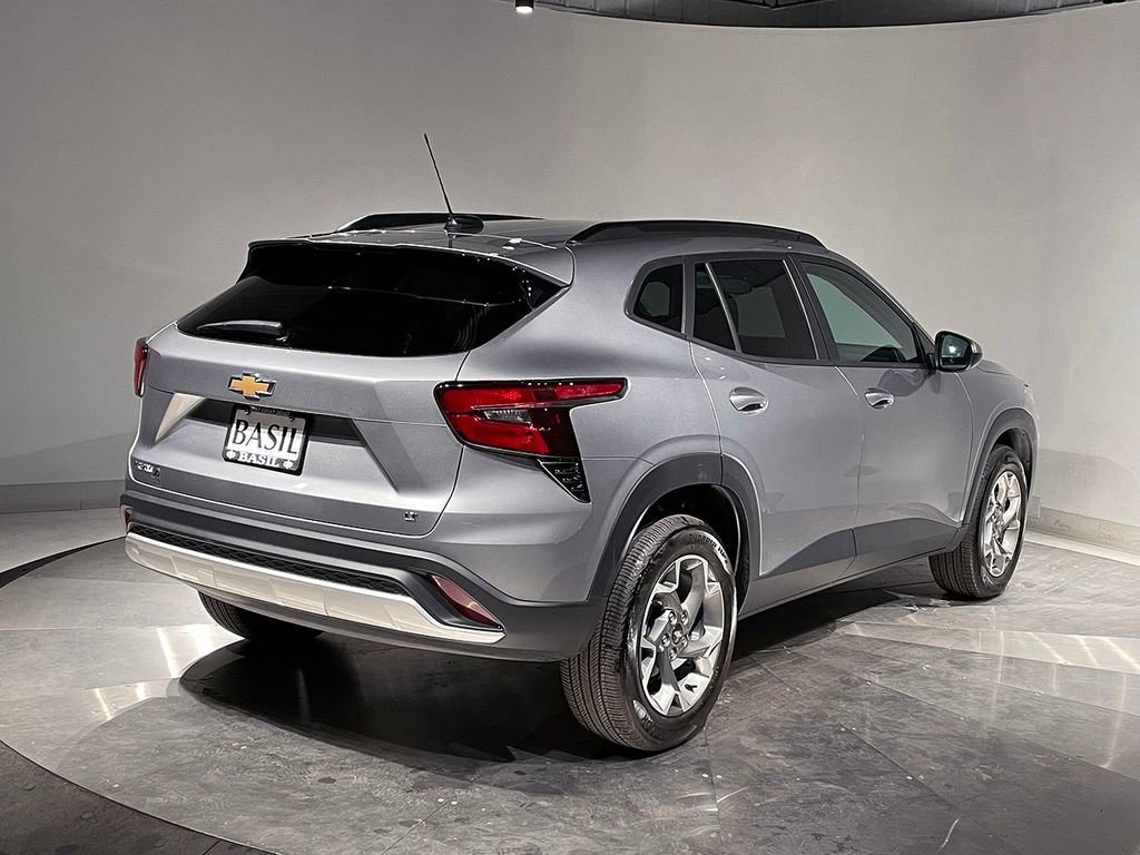 Used 2024 Chevrolet Trax LT w/ Sunroof Package image 11