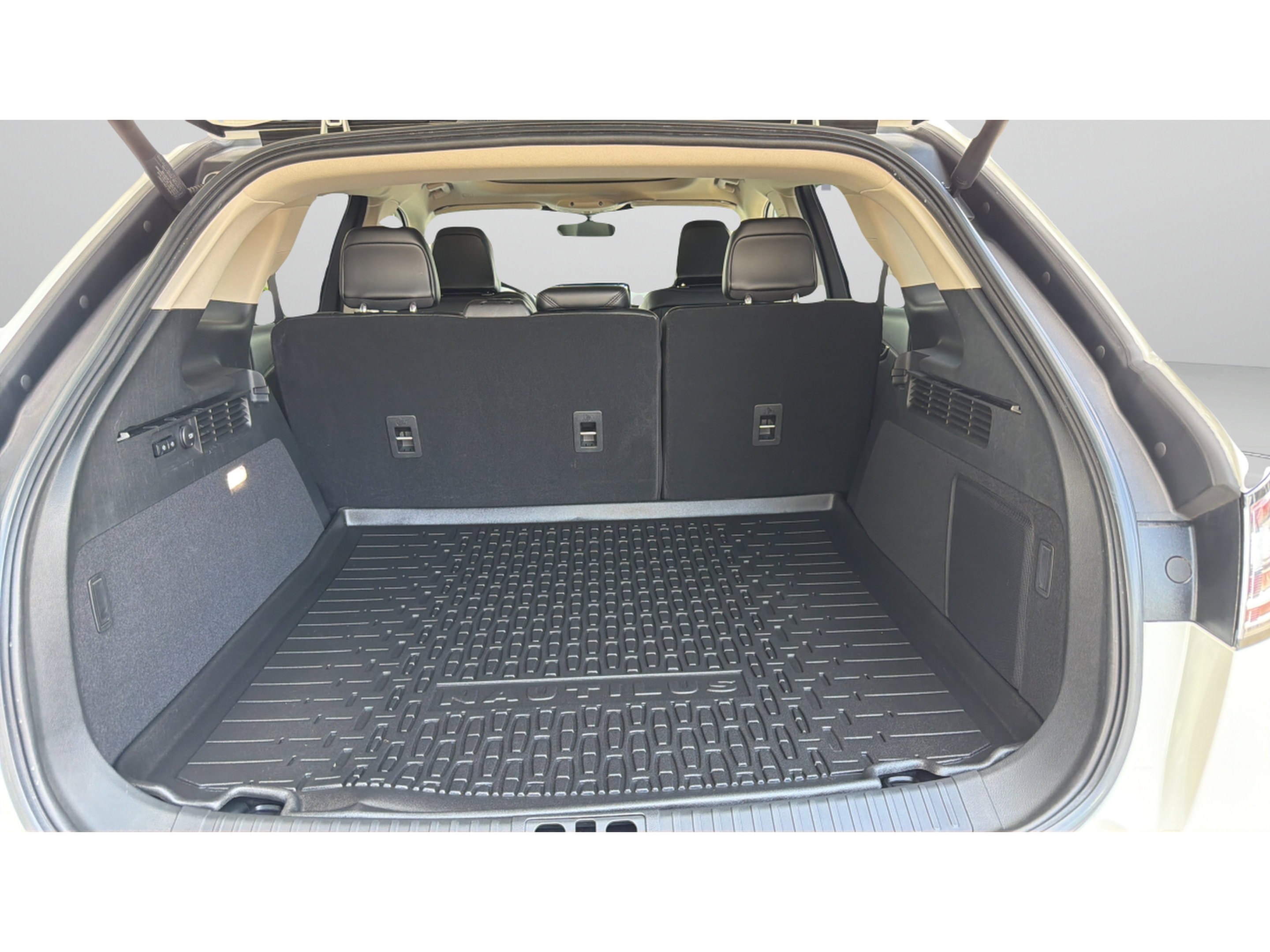 Used 2023 Lincoln Nautilus Reserve AWD/4WD image 26