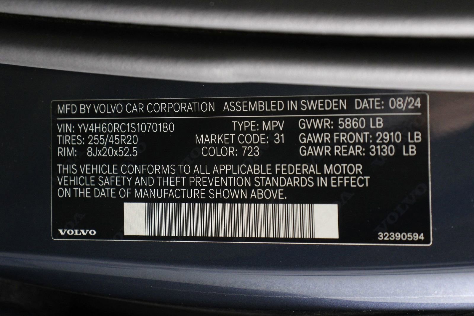 Certified 2025 Volvo XC60 T8 Plus w/ Protection Package Premier image 16