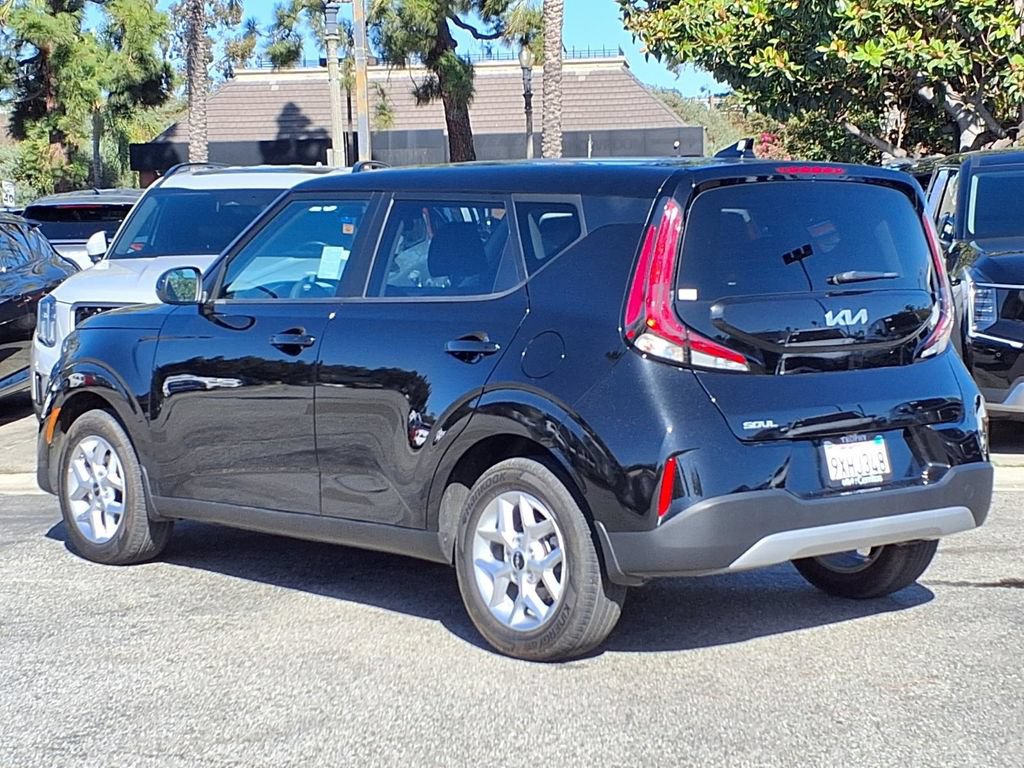 Certified 2025 Kia Soul S FWD image 4