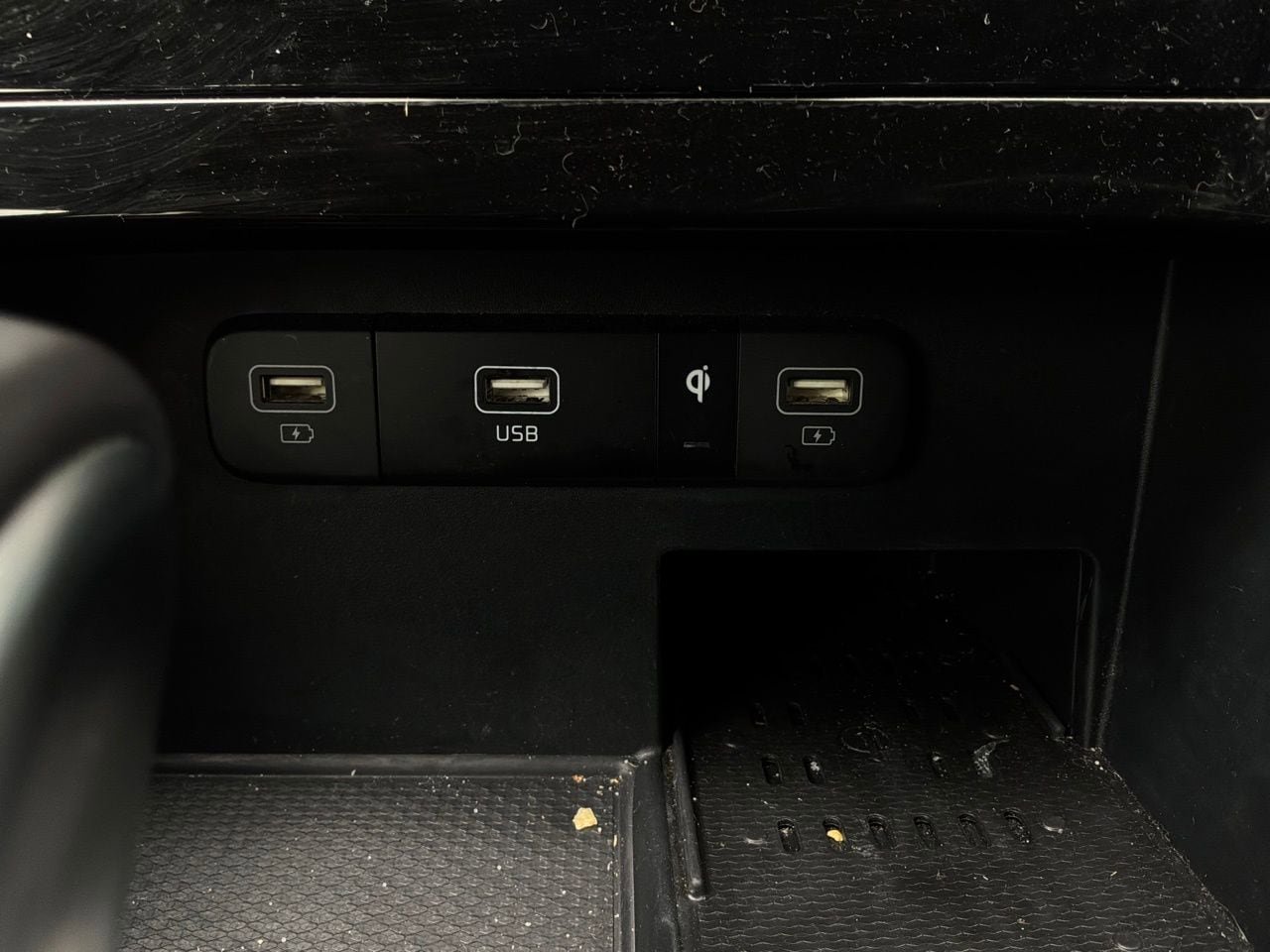 Used 2024 Kia Carnival EX FWD image 26