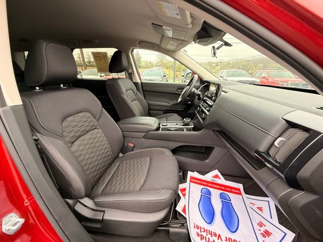 Certified 2024 Nissan Pathfinder SV w/ Black Appearance Package image 20