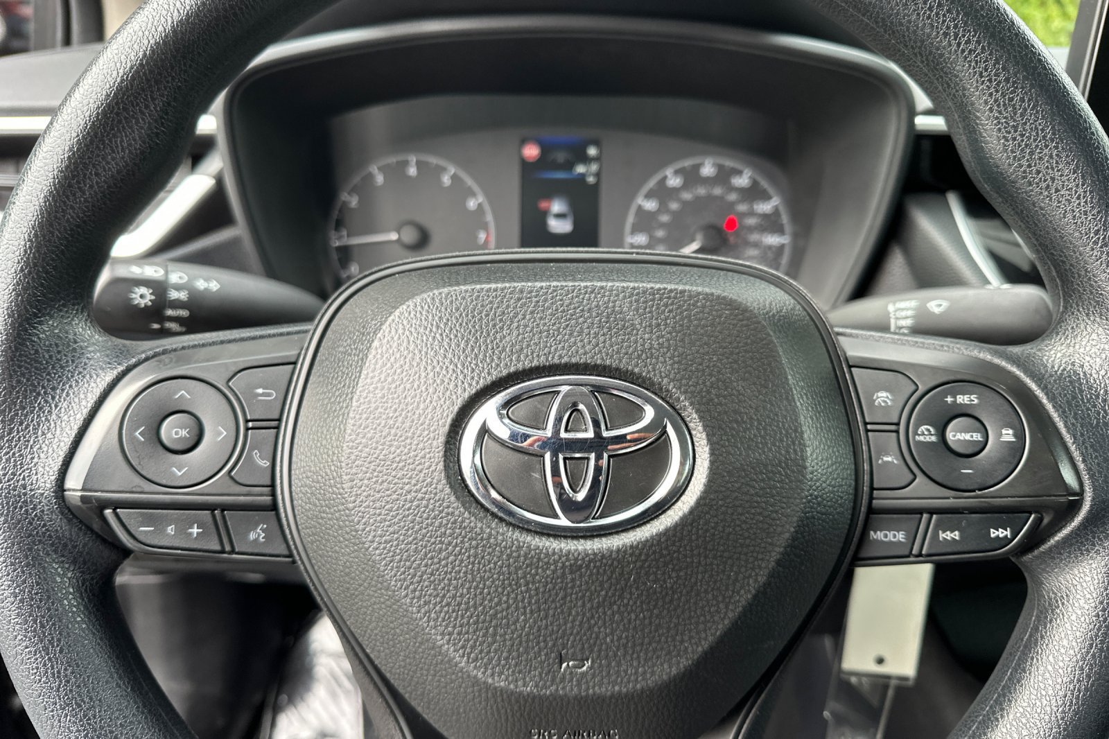 Used 2025 Toyota Corolla LE FWD image 21