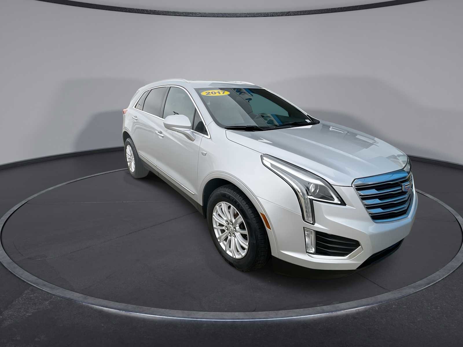 Certified 2017 Cadillac XT5 FWD image 2