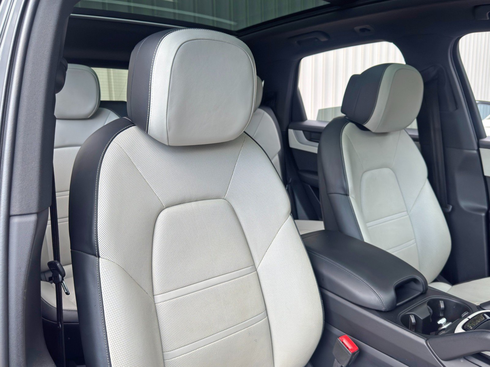 Used 2024 Porsche Cayenne AWD/4WD image 42