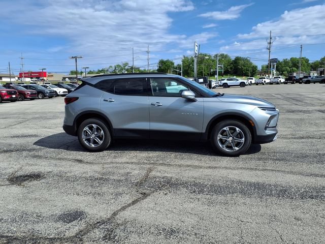 Used 2024 Chevrolet Blazer LT w/ Convenience Package FWD image 4