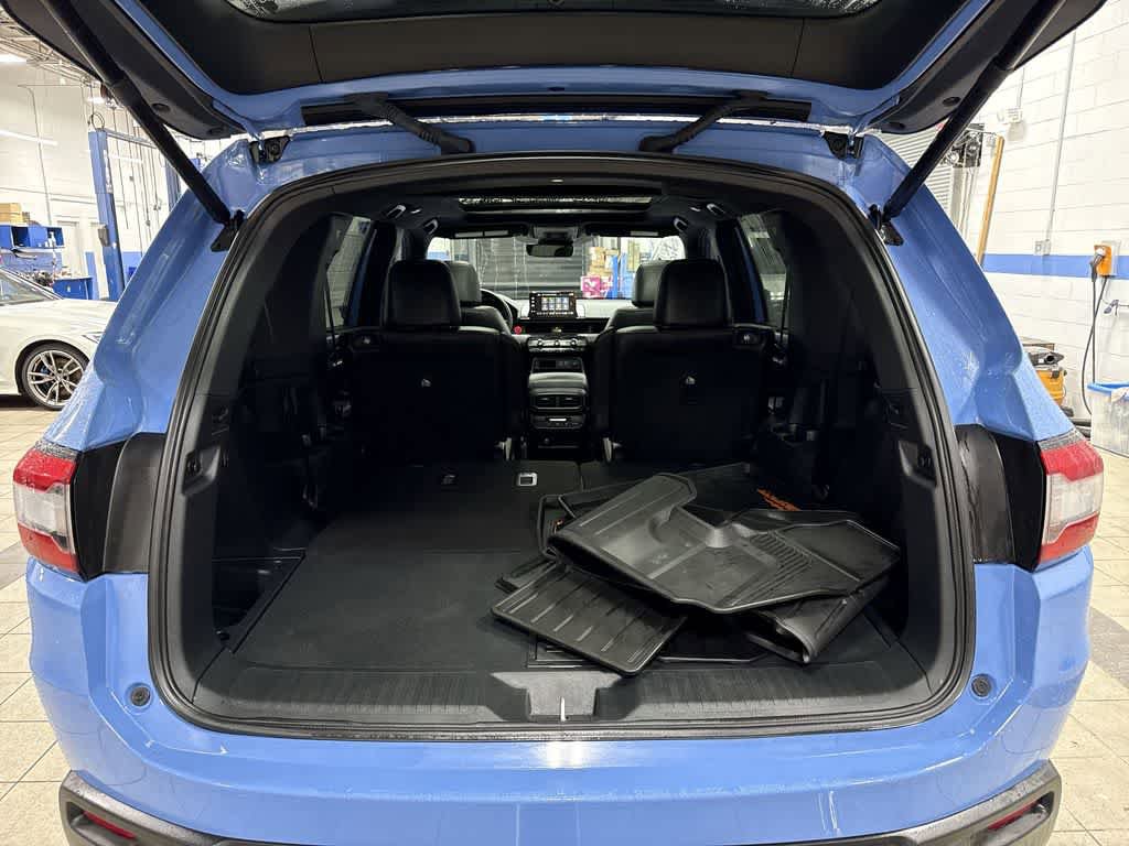 Used 2025 Honda Pilot TrailSport image 11
