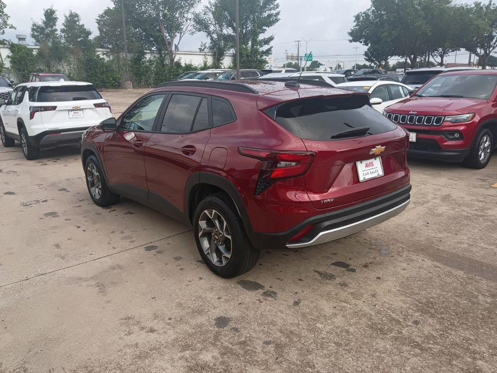 Used 2025 Chevrolet Trax LT w/ LT Convenience Package FWD image 8