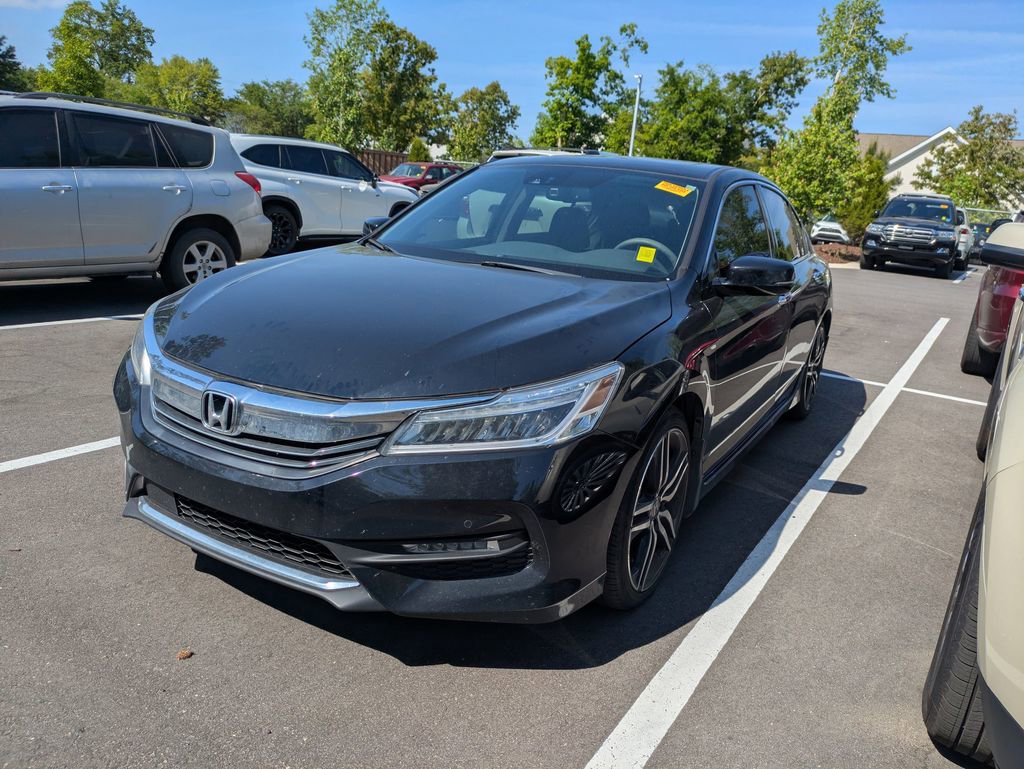 Used 2017 Honda Accord Touring image 3
