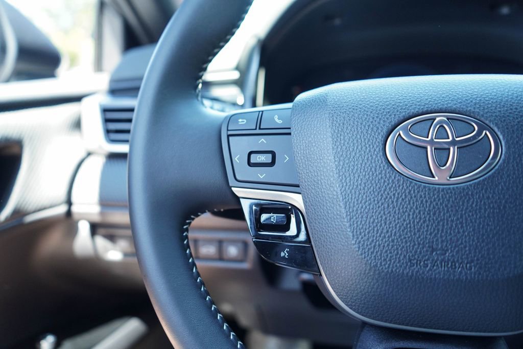 Used 2025 Toyota Camry SE w/ Convenience Package FWD image 28