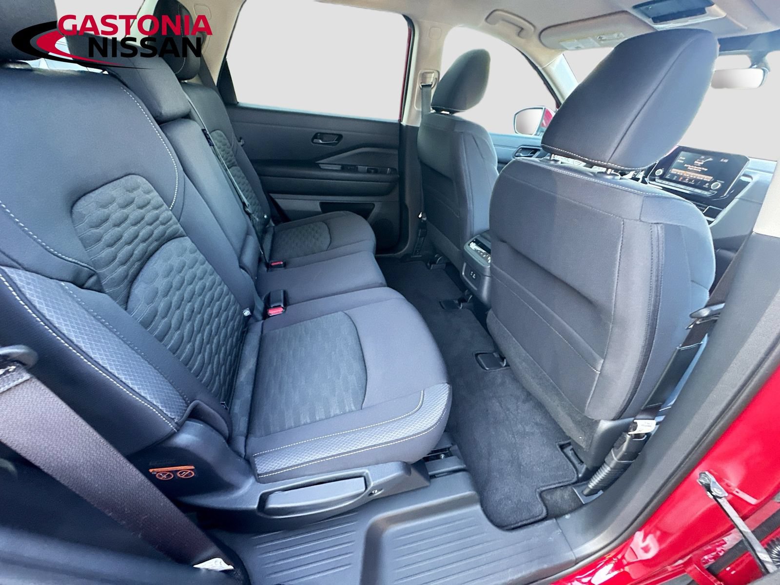 Used 2024 Nissan Pathfinder SV FWD image 36