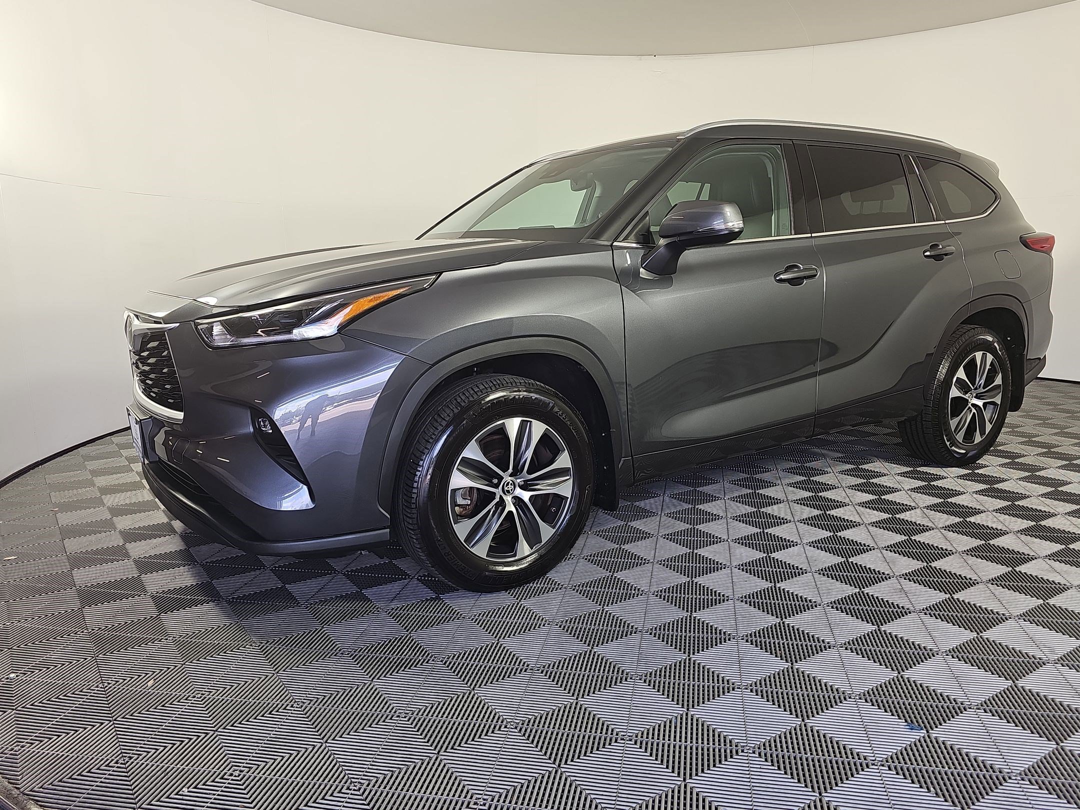Used 2021 Toyota Highlander XLE