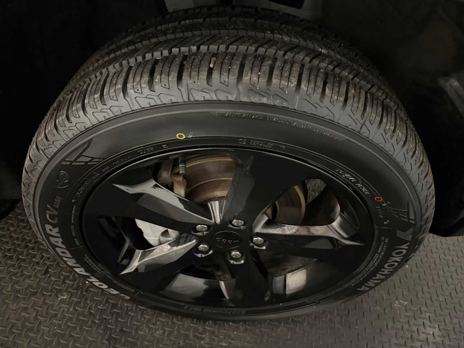 Used 2023 Jeep Grand Cherokee Limited w/ Black Appearance Package image 12