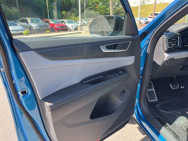 New 2025 Volkswagen Atlas Cross Sport SEL R-Line image 5