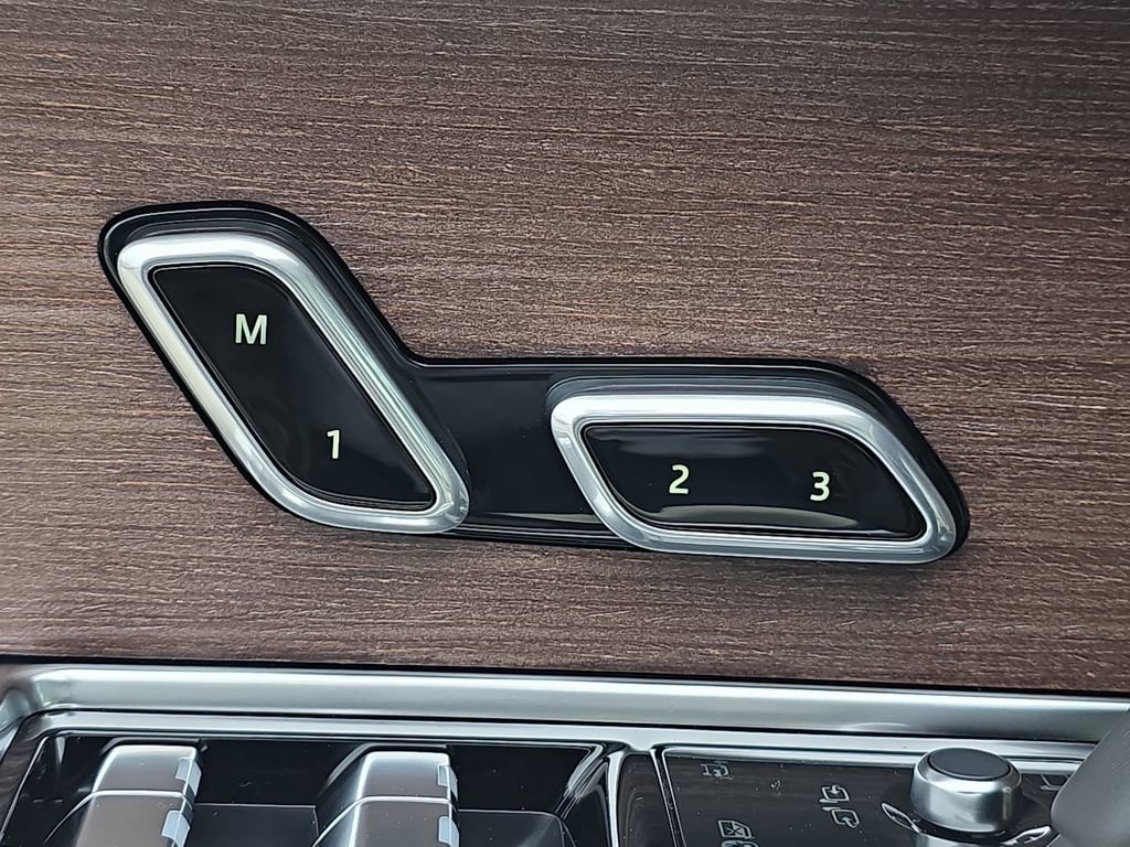 New 2026 Land Rover Range Rover SE image 30