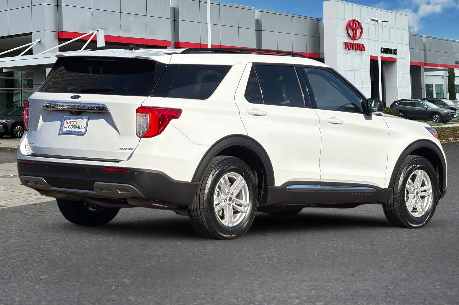 Used 2024 Ford Explorer XLT w/ Equipment Group 202A image 4