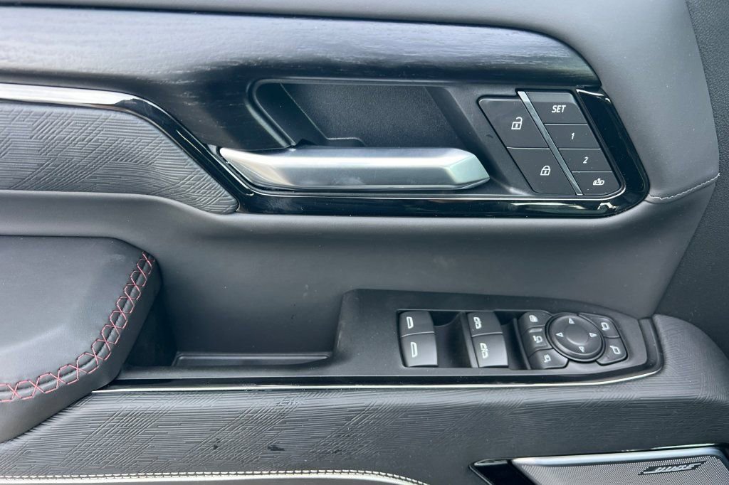 New 2026 GMC Sierra 2500 AT4X w/ AT4X AEV Edition image 8