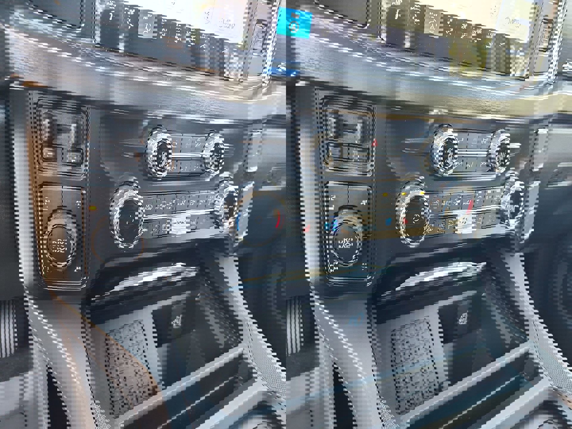 New 2026 Ford F250 Lariat image 30