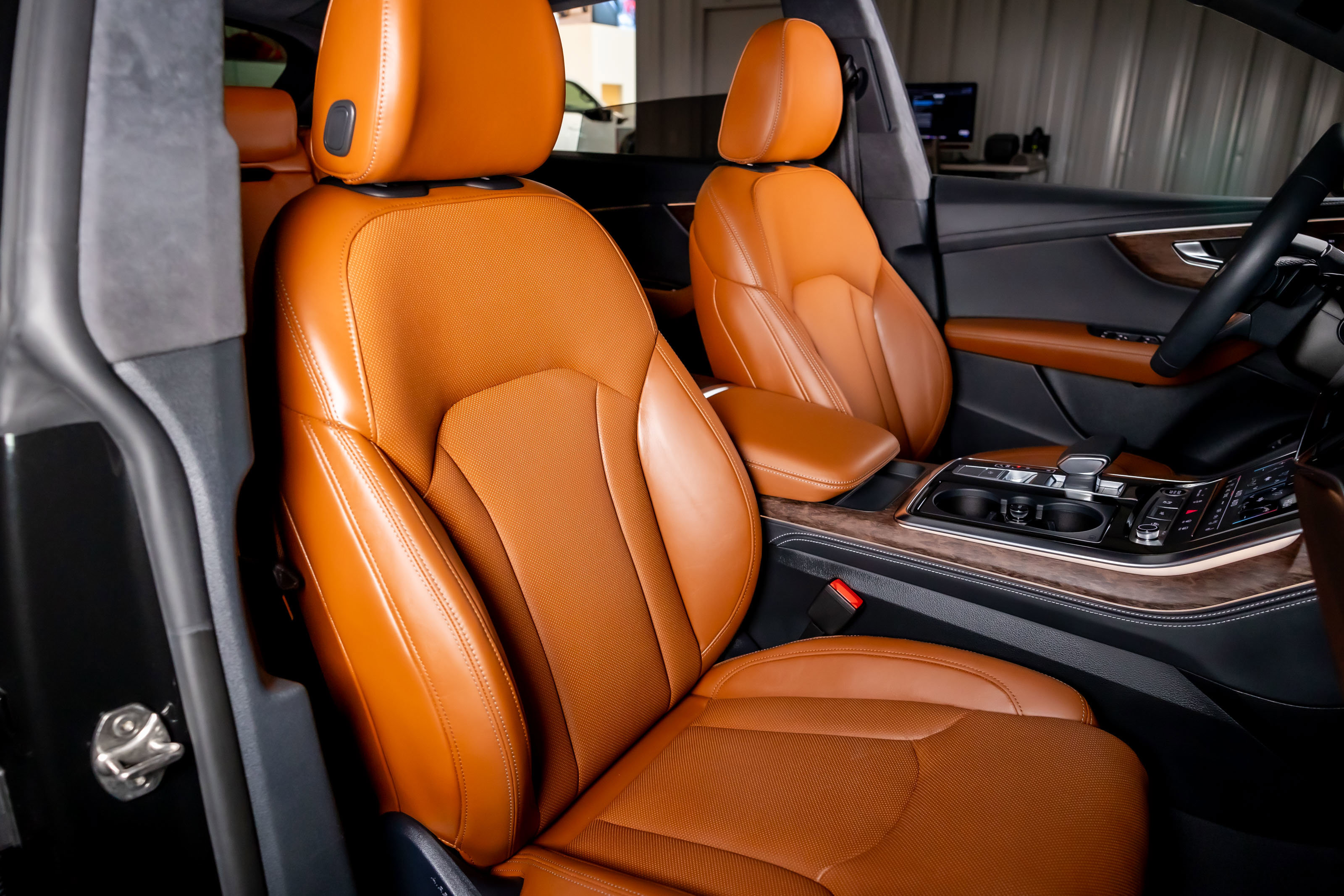 Used 2025 Audi Q8 Prestige image 21