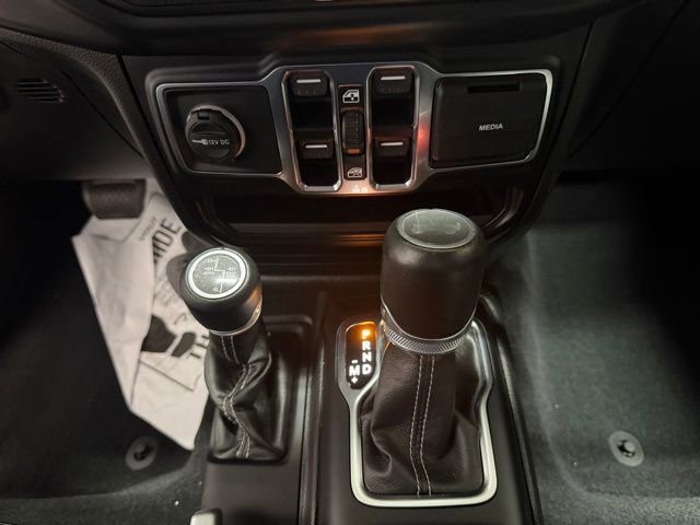 Used 2022 Jeep Wrangler Unlimited Sahara image 30