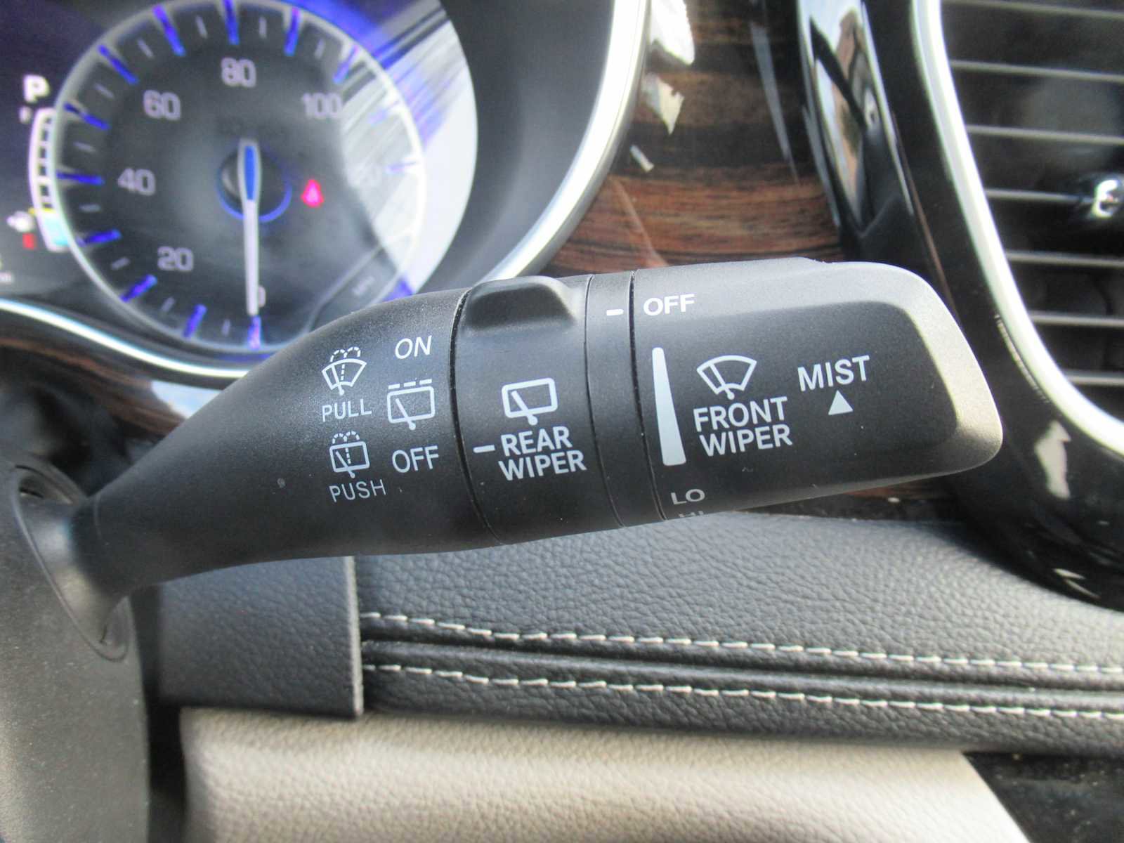 Used 2023 Chrysler Pacifica Limited image 27