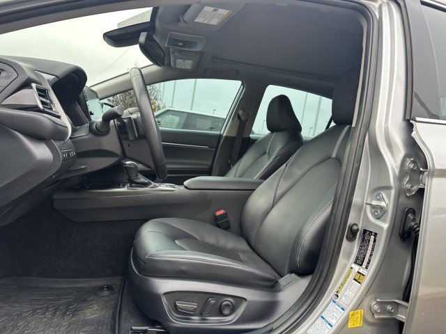 Used 2023 Toyota Camry XSE image 11