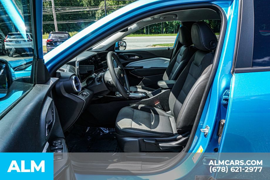 Used 2025 Chevrolet Trax LT FWD image 18