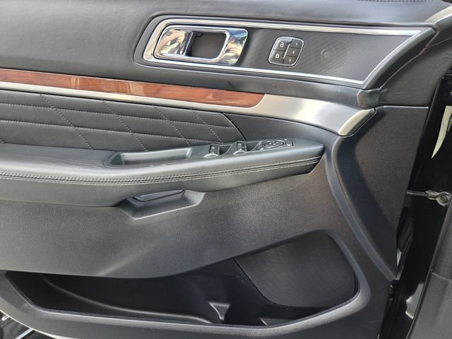 Used 2018 Ford Explorer Platinum AWD/4WD image 29