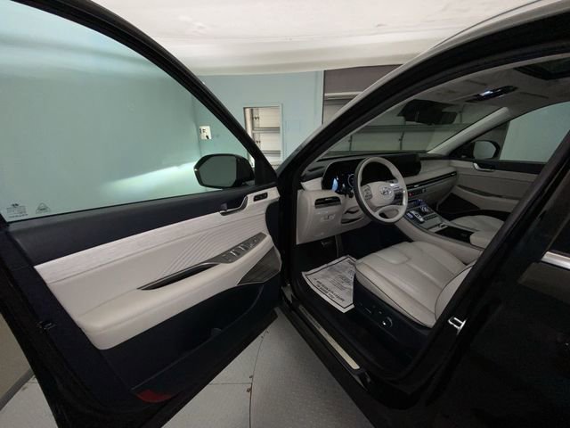 Used 2023 Hyundai Palisade Calligraphy image 11