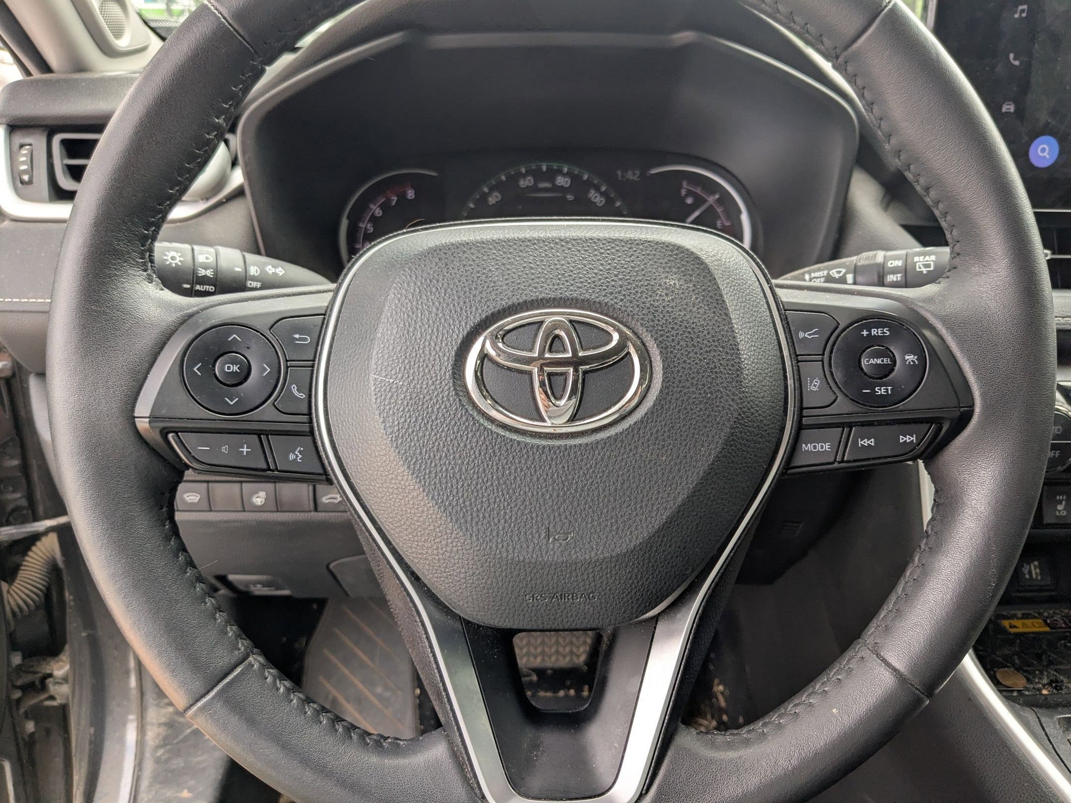 Used 2023 Toyota RAV4 XLE Premium FWD image 13