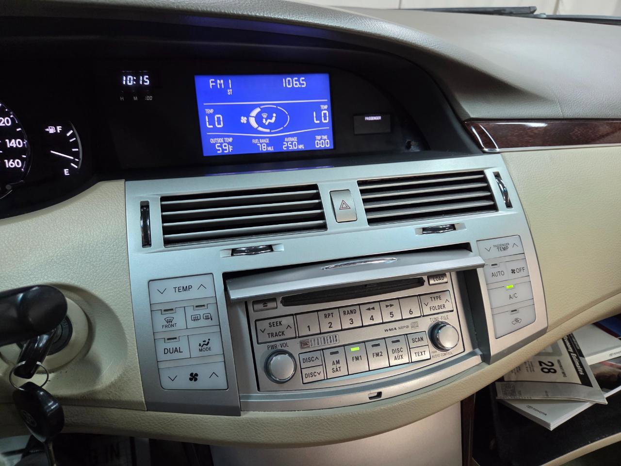 Used 2010 Toyota Avalon XLS FWD image 22