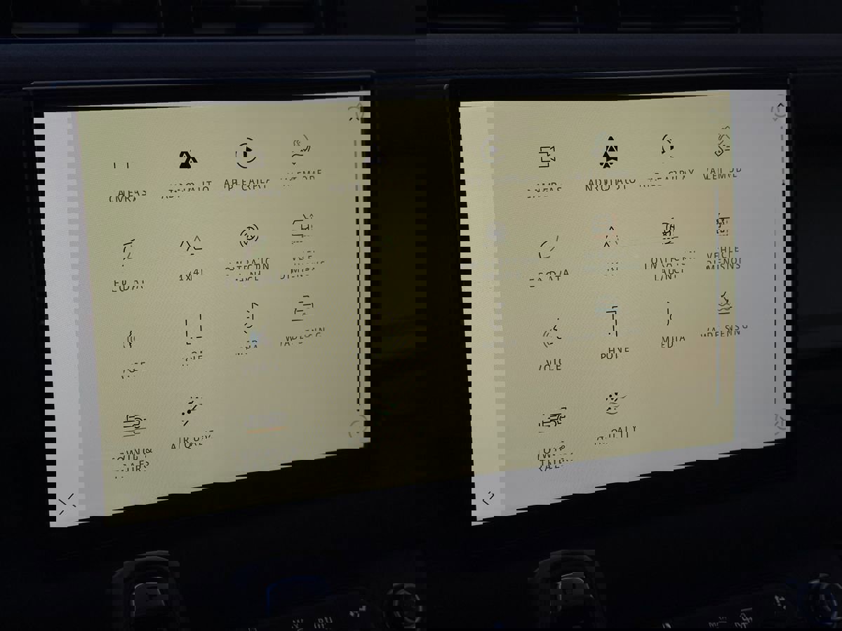 Used 2023 Land Rover Defender 110 75th Limited Edition image 38