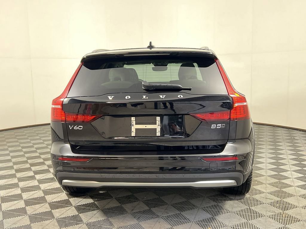 Certified 2025 Volvo V60 B5 Cross Country Plus image 11