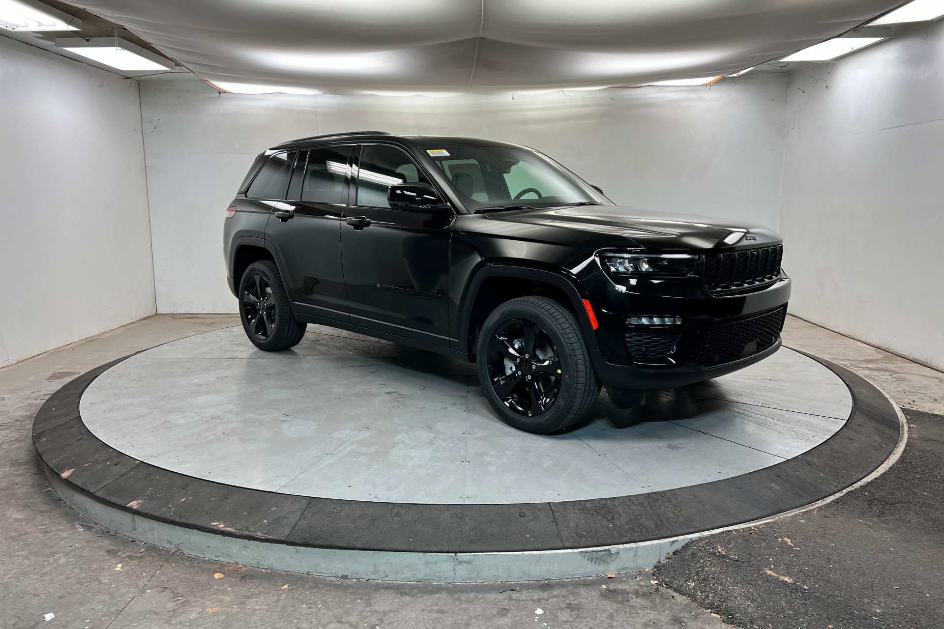 New 2025 Jeep Grand Cherokee Limited w/ Luxury Tech Group II AWD/4WD image 7