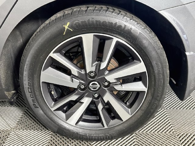 Used 2020 Nissan Versa SV FWD image 38