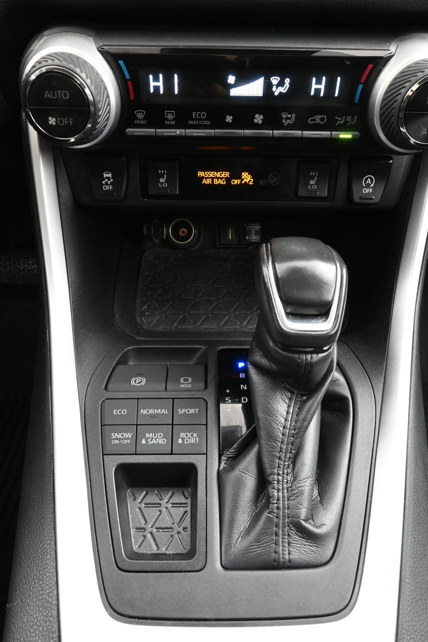 Used 2021 Toyota RAV4 XLE Premium image 18