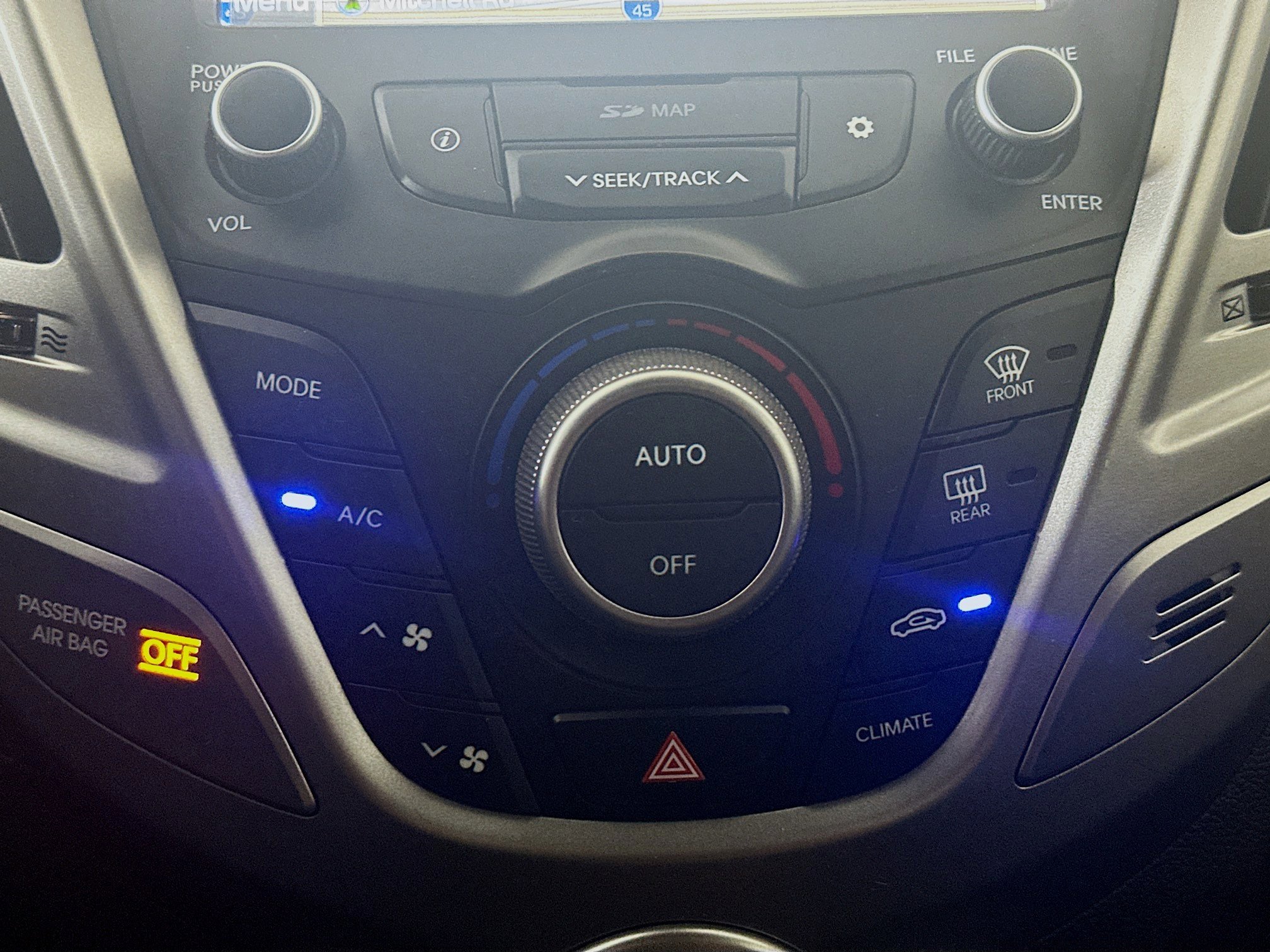 Used 2017 Hyundai Veloster Value Edition image 23