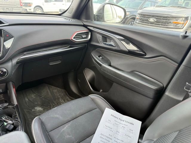 Used 2021 Chevrolet TrailBlazer RS w/ Sun and Liftgate Package image 13