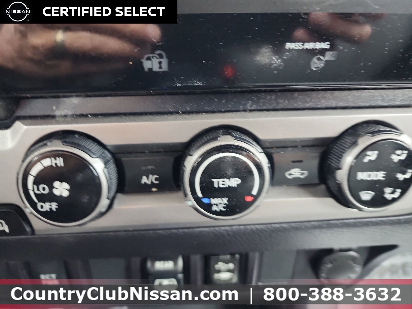 Used 2018 Toyota Tacoma SR5 AWD/4WD image 14