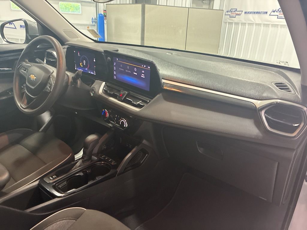 Used 2025 Chevrolet TrailBlazer LT AWD/4WD image 51