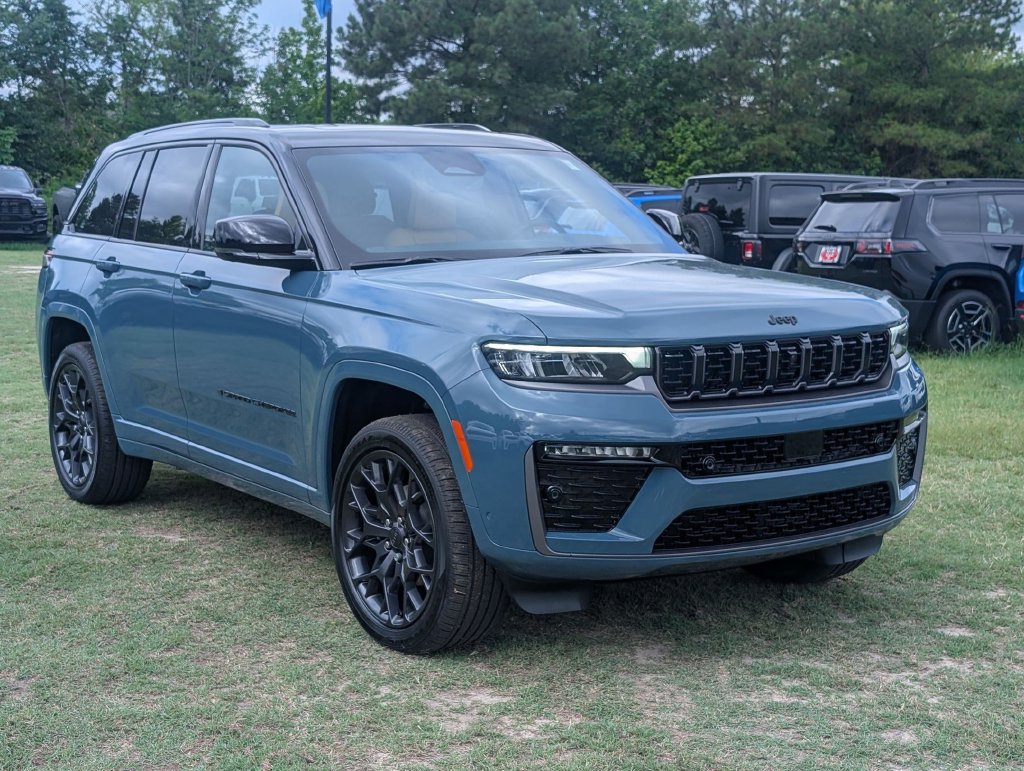 New 2026 Jeep Grand Cherokee Summit w/ Obsidian Package AWD/4WD image 2