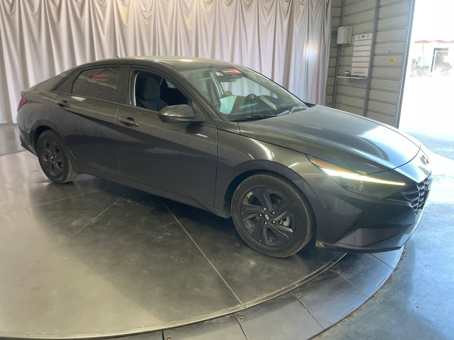 Used 2022 Hyundai Elantra SEL FWD image 3