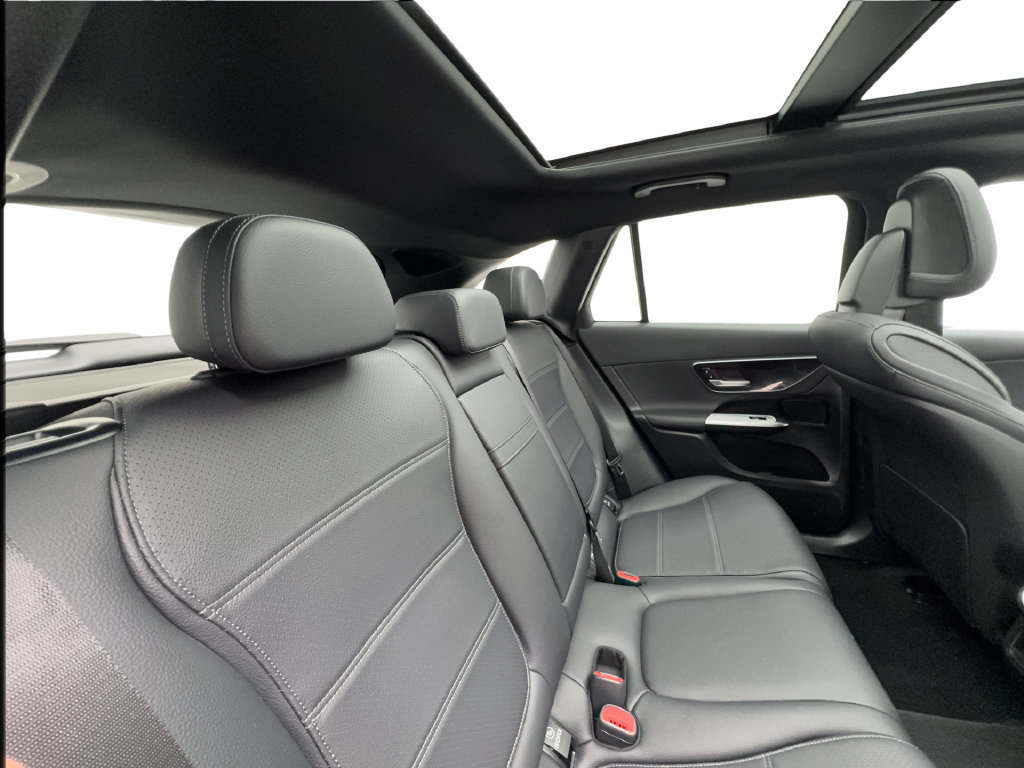 Used 2025 Mercedes-Benz GLC 300 image 29