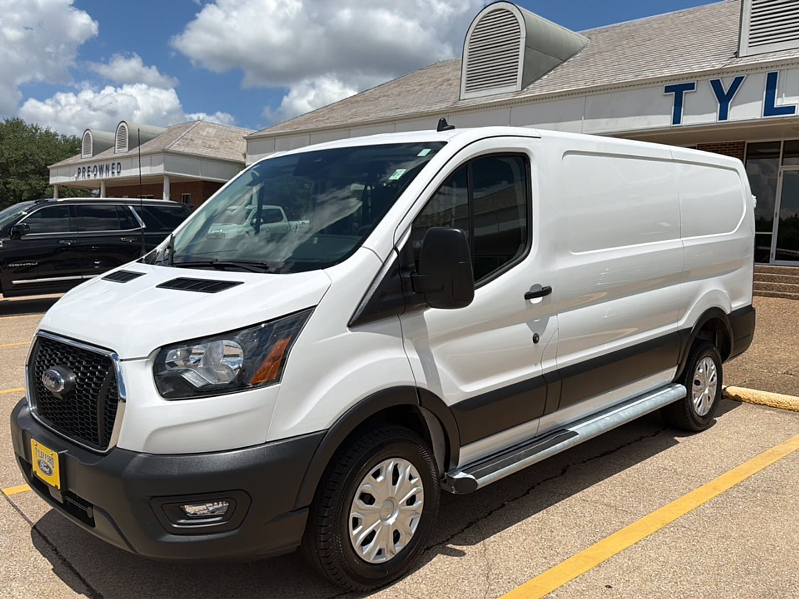 Used 2025 Ford Transit 250 Low Roof w/ Exterior Upgrade Package RWD image 4